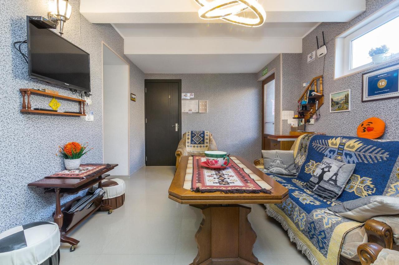 Guest House Poligloti Τελάβι Εξωτερικό φωτογραφία